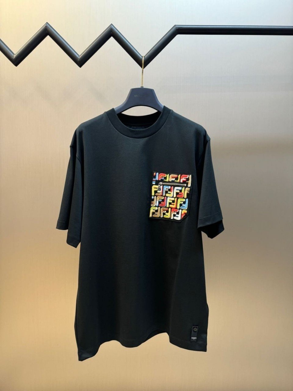 FD 포켓지퍼 모노자수 티셔츠.ㅂ