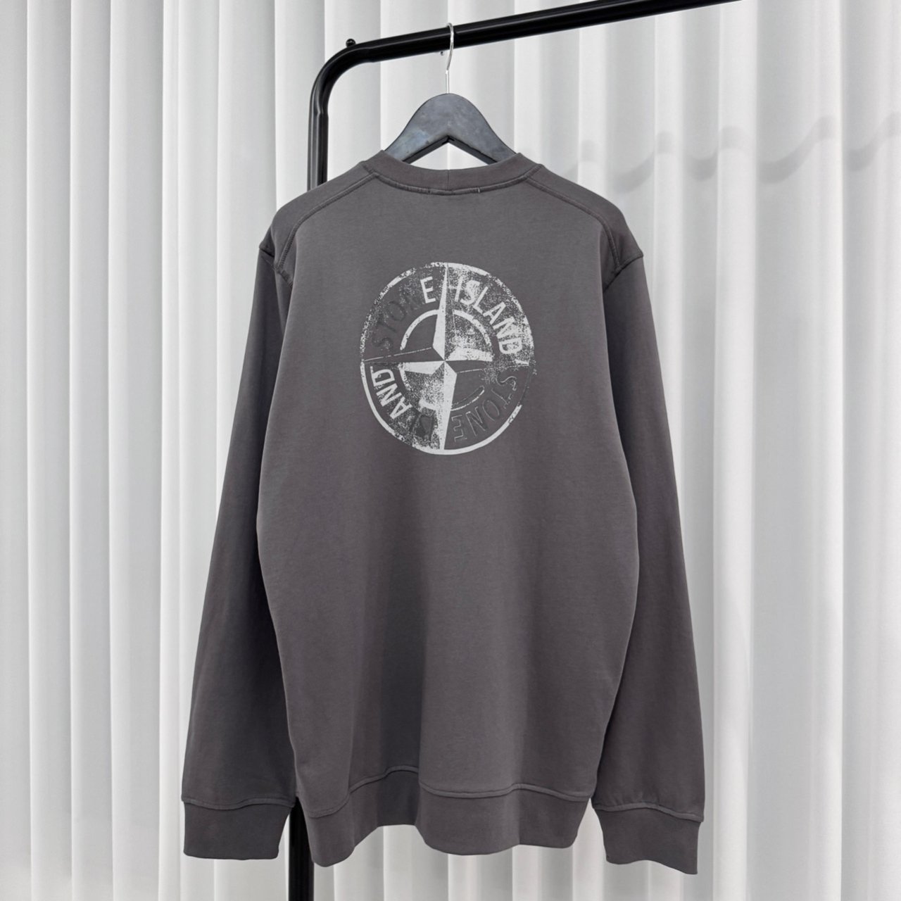 스*아일랜드 원형 프린트 스웻셔츠