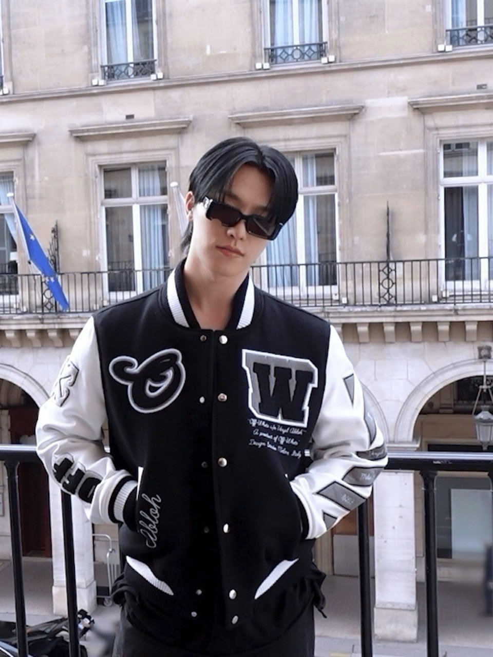 오*화이트 레아 바시티 자켓