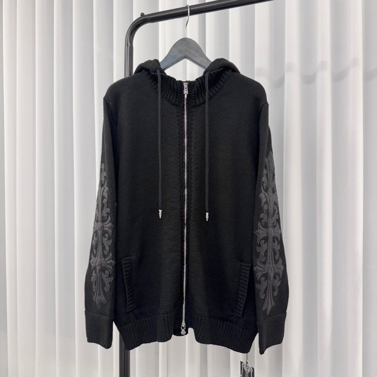 크* 레더 플로랄 패치 후드집업