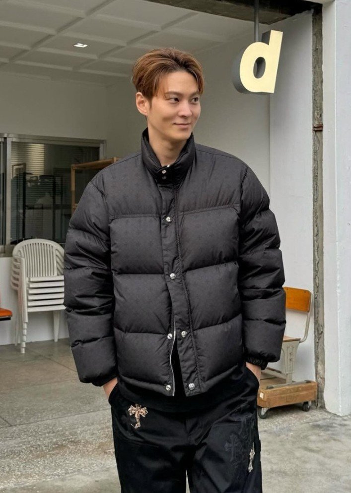 크* STIFF V2 모노그램 푸퍼 다운 자켓.유