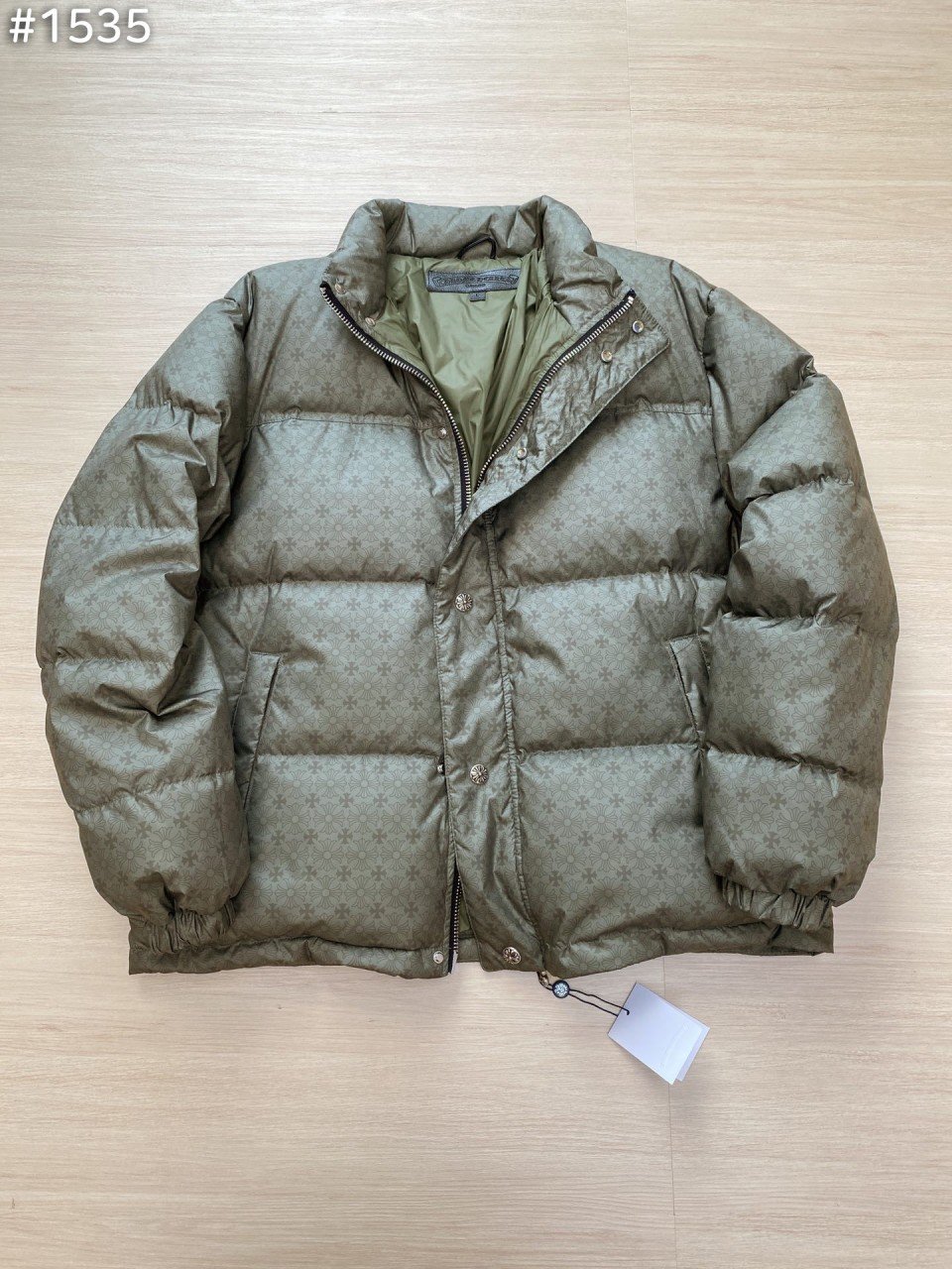 크* STIFF V2 모노그램 푸퍼 다운 자켓(올리브).유