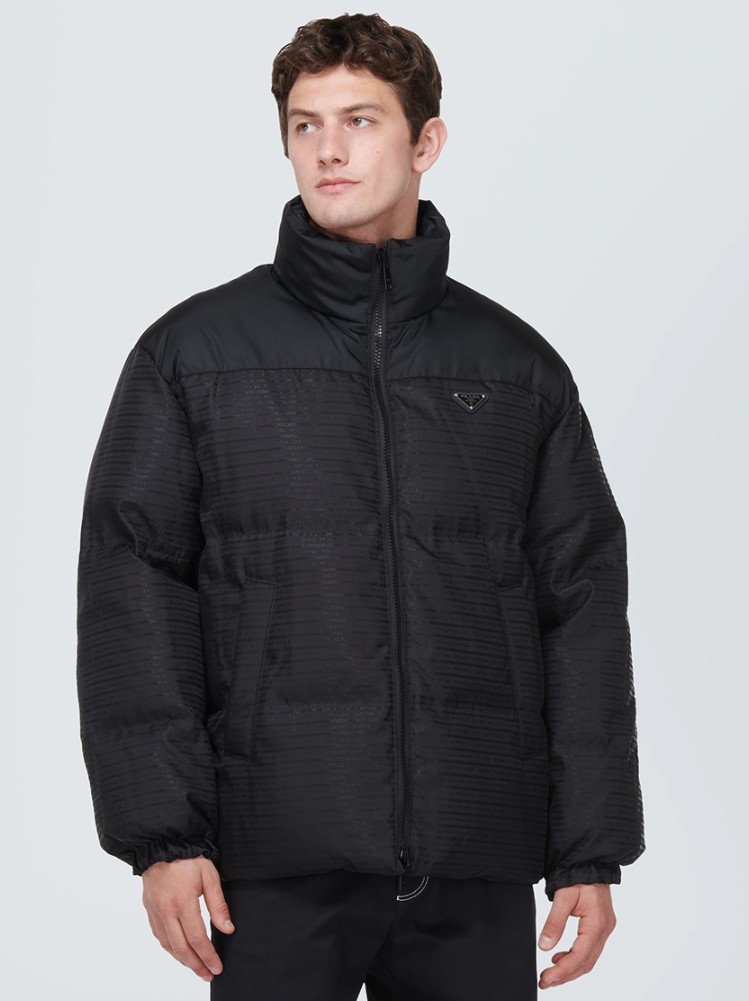 프*다 리나일론 트라이앵글 로고 다운 자켓.유