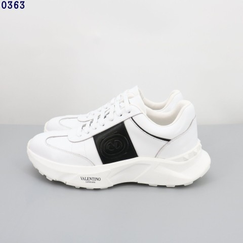 발*** 레더 스터드 로우탑 스니커즈.귀