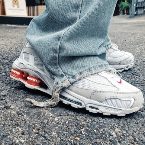 나*키 X 슈*림 샥스 화이트.ㅌ