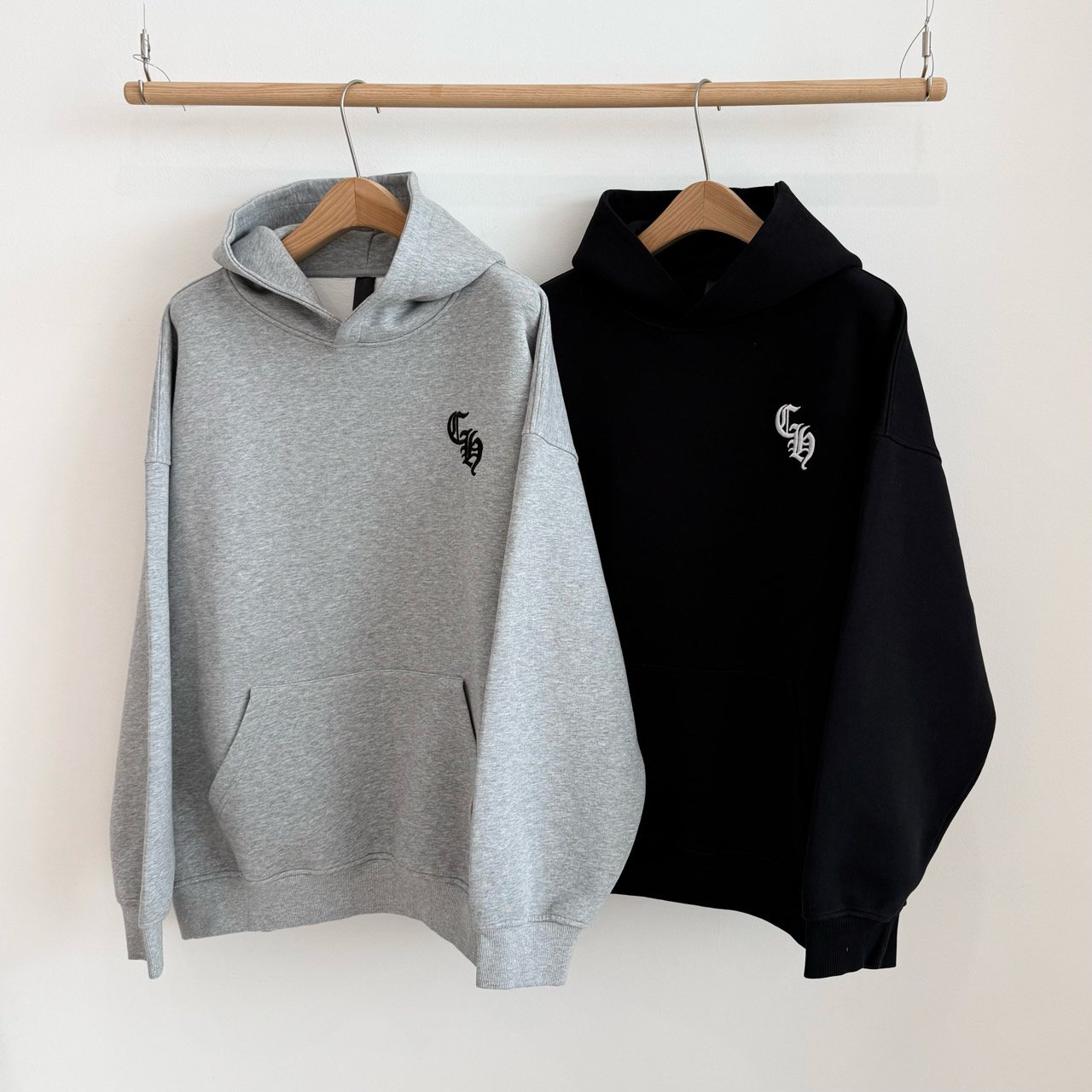 크**츠 엠보 자수 로고 풀 오버 후드.더