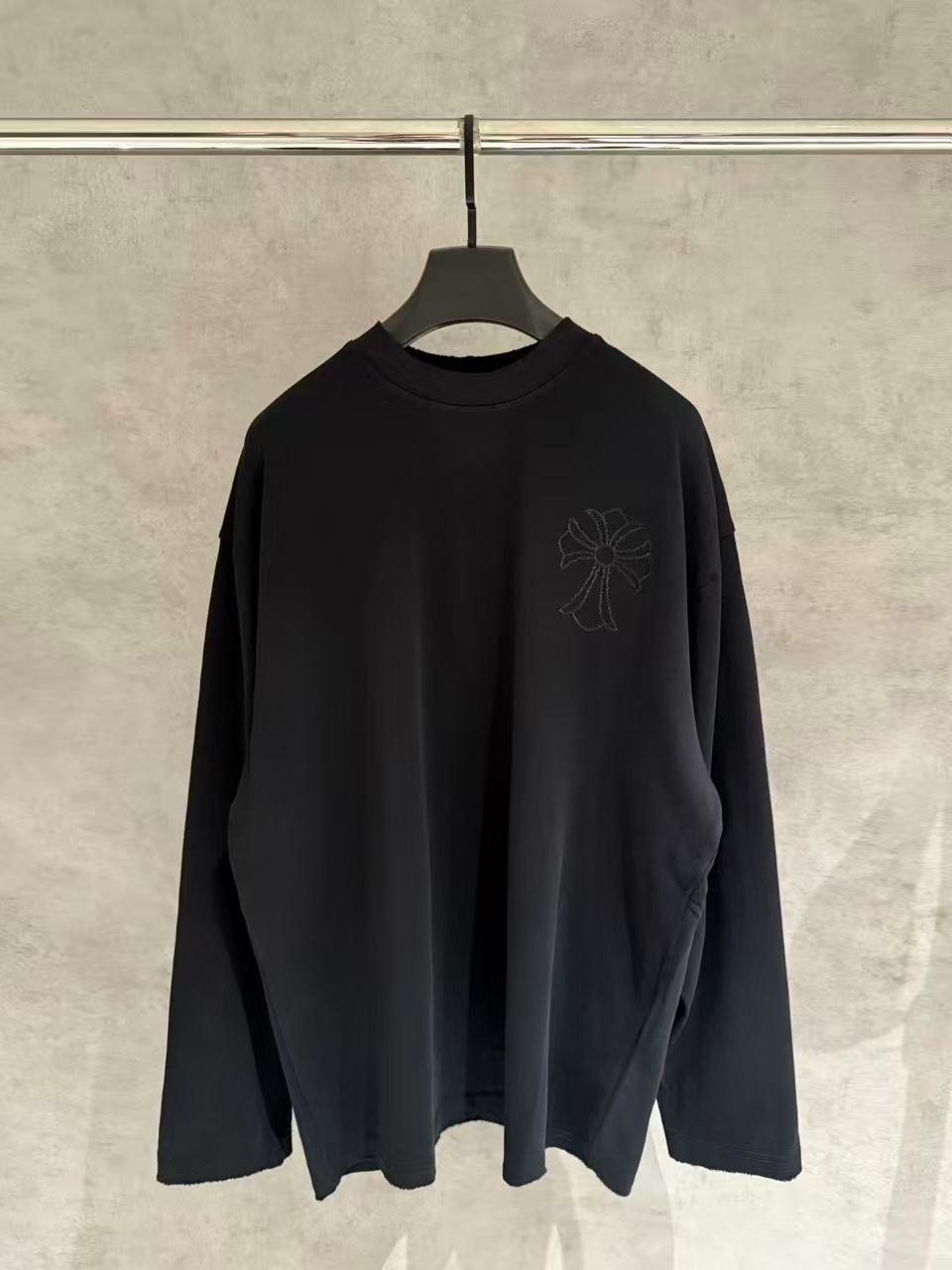 크***  크로스자수 오버 롱슬리브 티셔츠.a